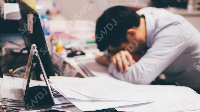 長時間労働・残業がメンタルヘルスを悪化させる要因は、労働時間の長さではなく「睡眠と食事の不規則さ」