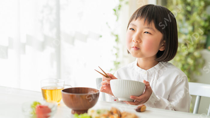 6～13歳の女児が健康的な食事をしているかは、世帯収入と母親の食習慣から予測可能　米CDCの研究