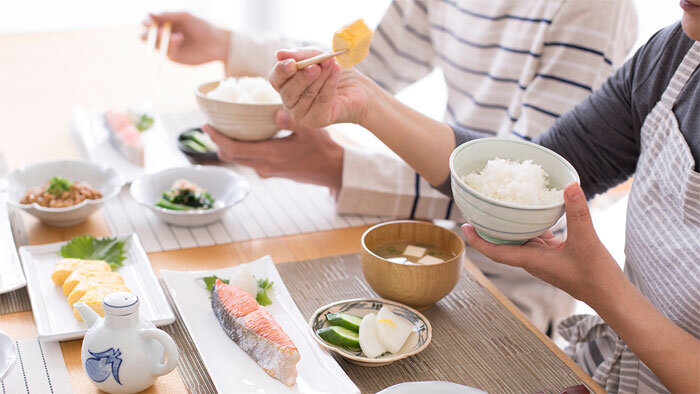 多くの日本人は栄養素の摂取不足や過剰摂取の状態　1～79歳4,450人の8日間の食事記録を分析調査